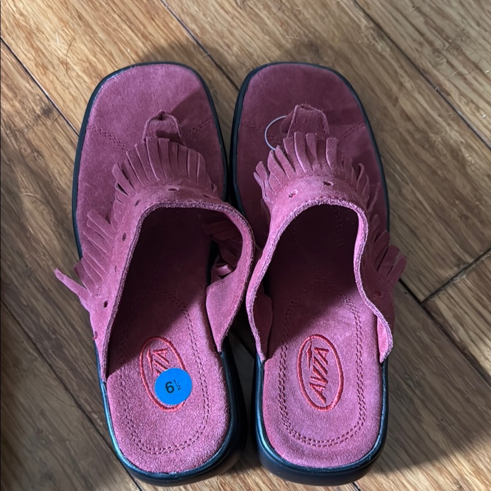 AVIA Pink flip flop style Suede fringed Comfortable Slip-On NWOT shoes sz 6 1/2